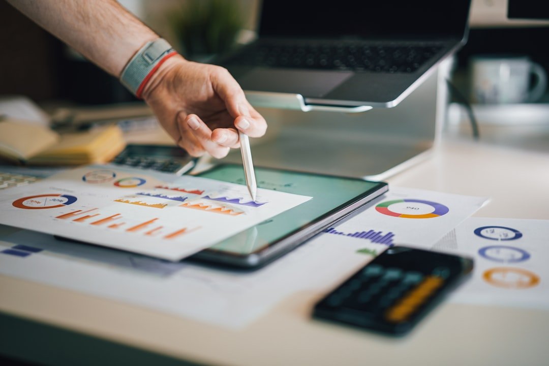 Business analyst using Claude AI prompts to write a research report